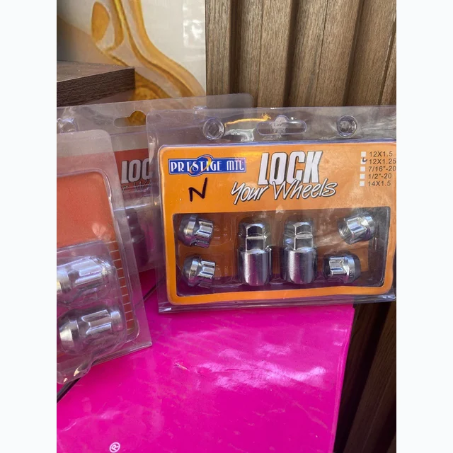 Prestige Mtl. Wheel Lock Nuts Set